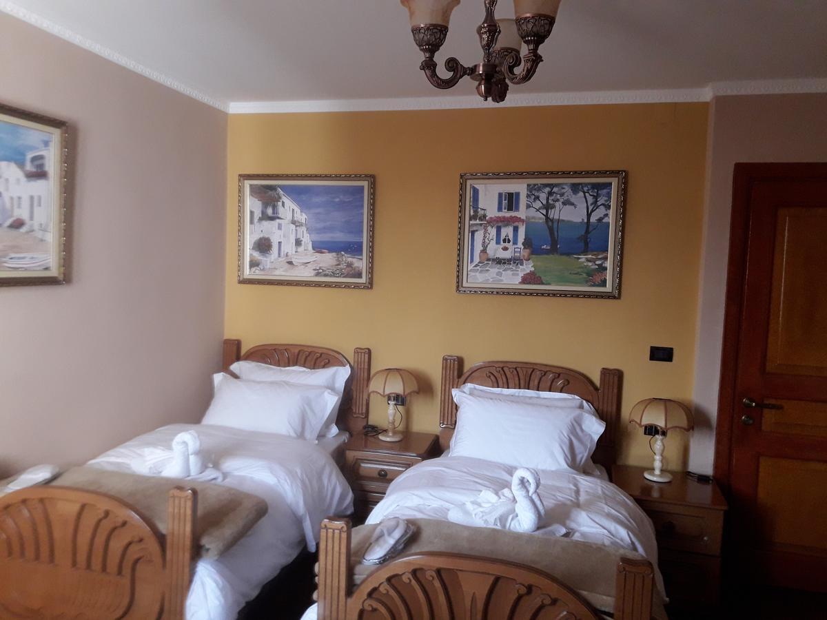 Hotel Vila Mano Korce Buitenkant foto