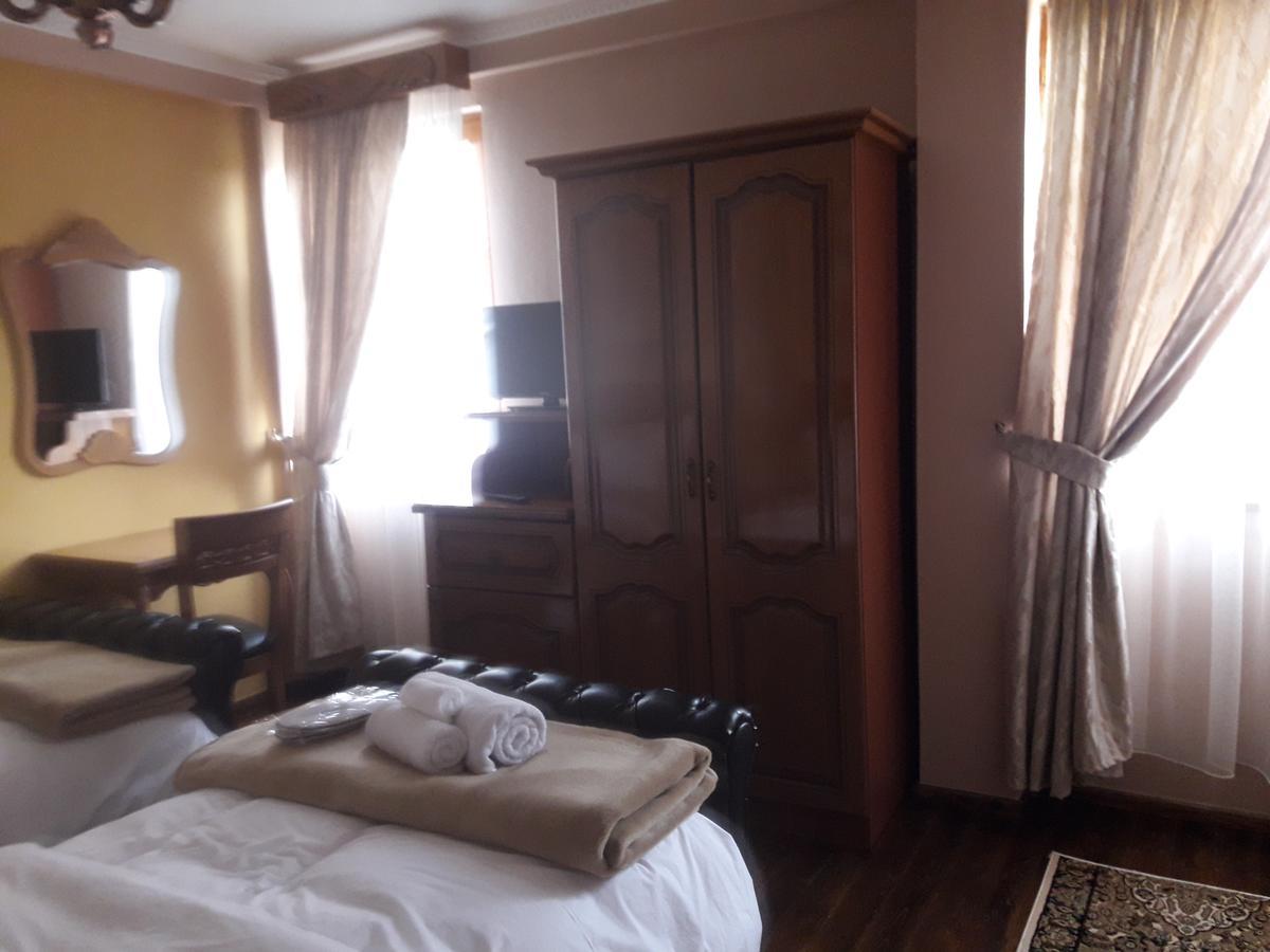 Hotel Vila Mano Korce Buitenkant foto