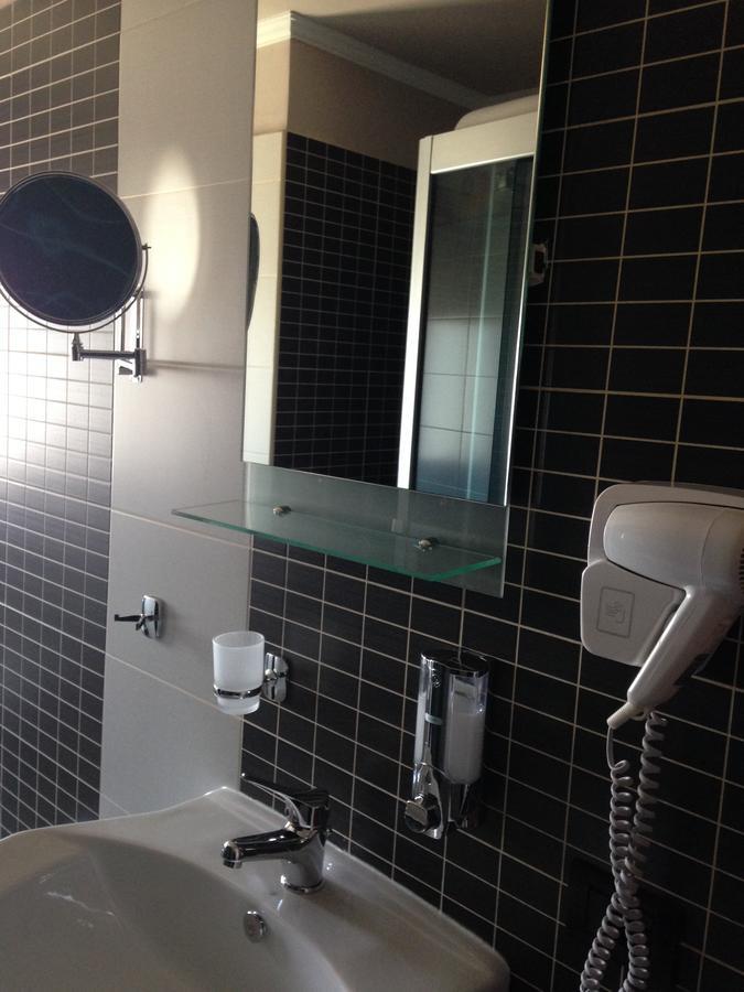 Hotel Vila Mano Korce Buitenkant foto
