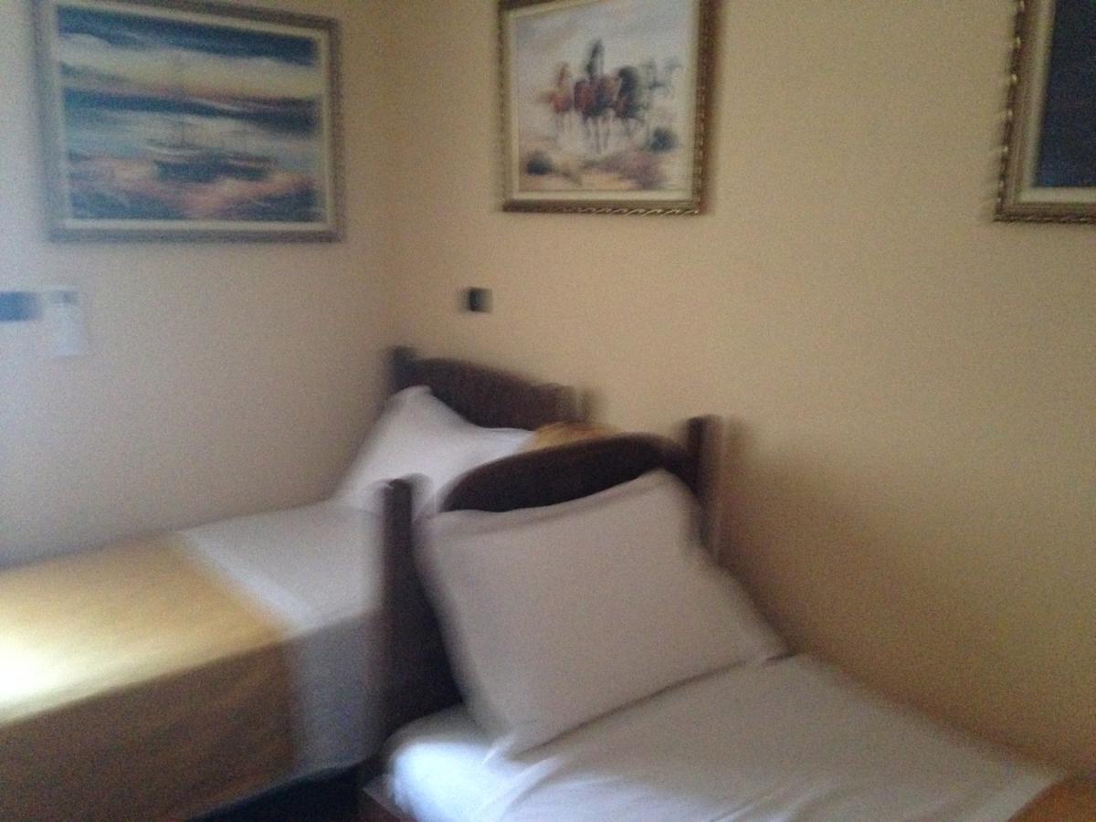Hotel Vila Mano Korce Buitenkant foto