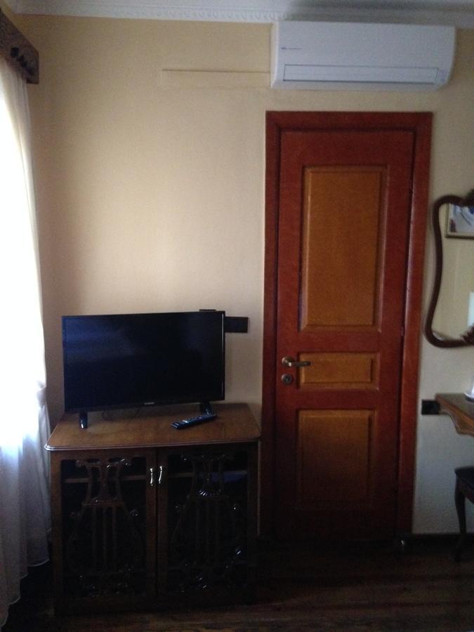 Hotel Vila Mano Korce Buitenkant foto